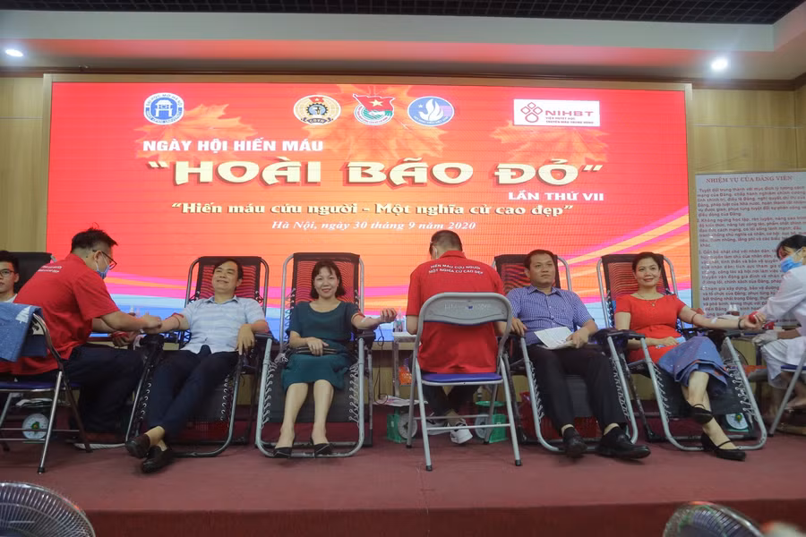 Vì thế rất đông cán bộ, giảng viên tình nguyện tham gia vào sự kiện này