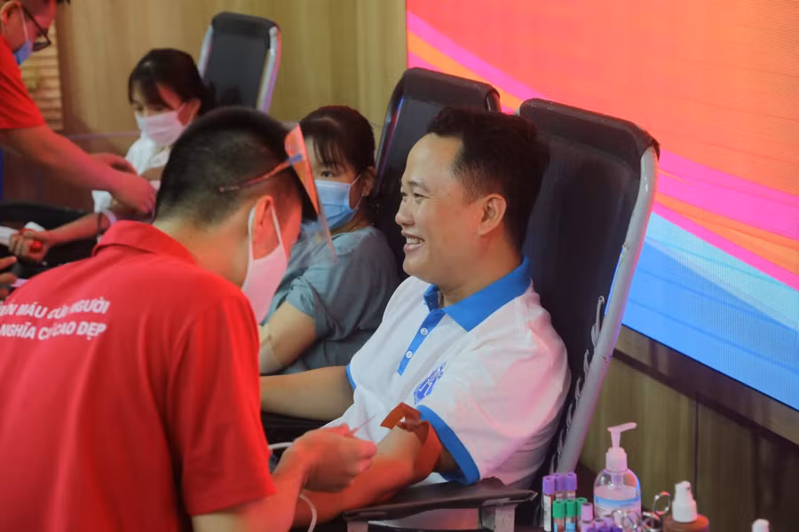 "Mỗi giọt máu cho đi - một cuộc đời ở lại" - thông điệp mà cán bộ, giảng viên, sinh viên đã thấm nhuần