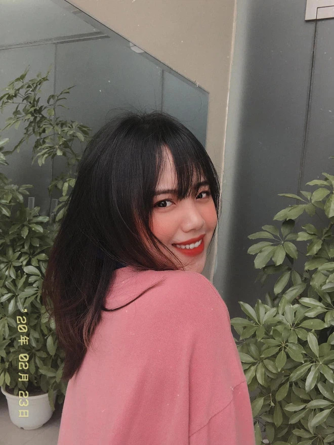 Nhan sắc xinh đẹp của chủ nhân giọng nói "Bộ Y tế đề nghị người dân đeo khẩu trang khi ra khỏi nhà" ảnh 1 Nhan sắc xinh đẹp của chủ nhân giọng nói "Bộ Y tế đề nghị người dân đeo khẩu trang khi ra khỏi nhà" ảnh 1