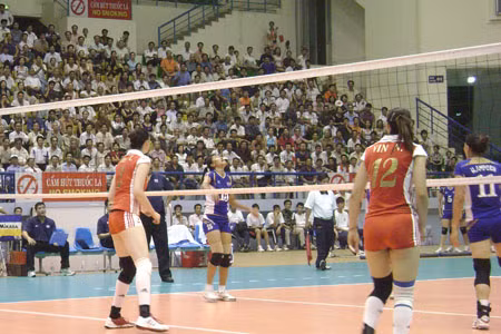 Trung Quốc (áo đỏ) đã không tận dụng được những lợi thế của mình Trung Quốc (áo đỏ) đã không tận dụng được những lợi thế của mình