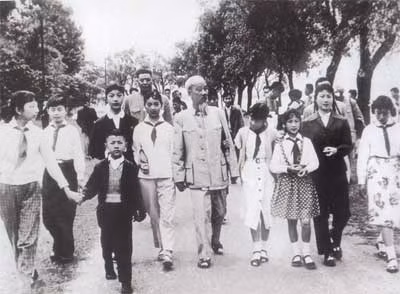 Bác Hồ với các cháu thiếu nhi tỉnh Giang Tô, CHND Trung Hoa, ngày 19.5.1961