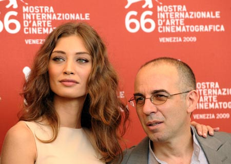 Đạo diễn phim "Baaria" người Italia tên là Giuseppe Tornatore (phải) và nữ diễn viên Italia Margareth Made