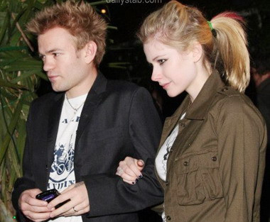 Avril Lavigne bỏ chồng ảnh 1 Cặp uyên ương Avril Lavigne - Deryck Whibley