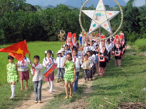 Không có chú cuội, chị Hằng nhưng các em vẫn tổ chức rước đèn