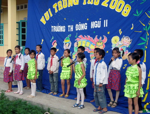 ...xem biểu diễn văn nghệ