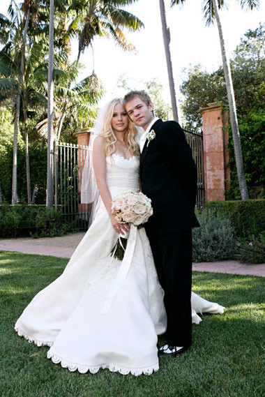 Avril Lavigne bỏ chồng ảnh 2 Hai người từng có một đám cưới đẹp như trong mơ