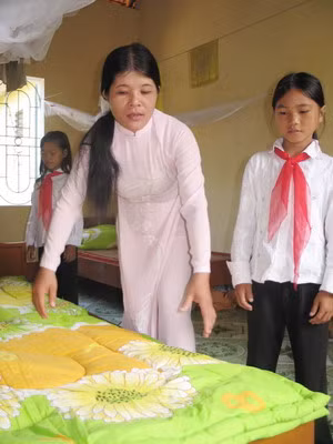 Cô và trò chuẩn bị phòng ở cho năm học mới Cùng cô trò chuẩn bị phòng ở cho năm học mới