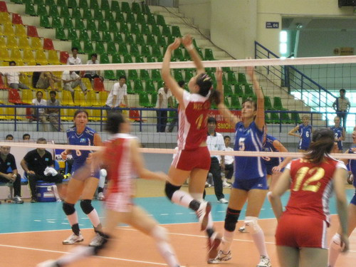 Trung Quốc (áo đỏ) đã dễ dàng hạ gục Kazakhstan 