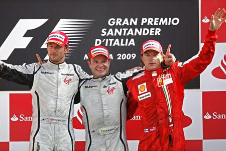 Kimi Raikkonen (phải), Rubens Barrichello (giữa) và Jenson Button (trái)