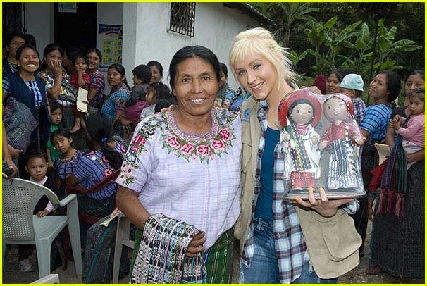 Christina Aguilera tình nguyện đến giúp đỡ trẻ em Guatemala ảnh 3 Christina Aguilera tình nguyện đến giúp đỡ trẻ em Guatemala ảnh 3