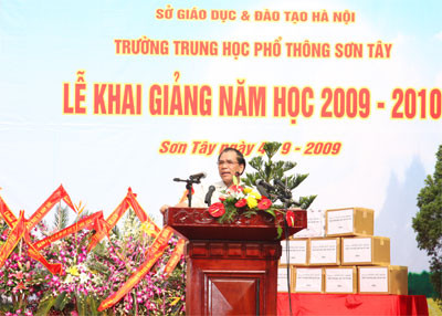 Tổng Bí thư Nông Đức Mạnh phát biểu căn dặn thầy, trò nhà trường Tổng Bí thư Nông Đức Mạnh phát biểu căn dặn thầy, trò nhà trường