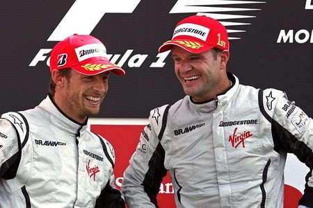 Rubens Barrichello (phải) và Jenson Button