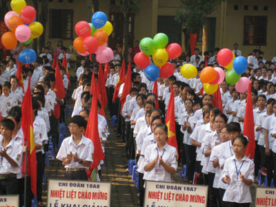 Thế hệ HS hôm nay tự hào về bề dày thành tích của trường Thế hệ HS hôm nay tự hào về bề dày thành tích của trường