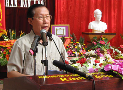 ông Nguyễn Đức Kiên biểu dương những thành tích của thầy trò nhà trường ông Nguyễn Đức Kiên biểu dương những thành tích của thầy trò nhà trường