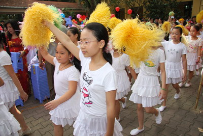 Phải có thể chất và tinh thần khỏe mạnh mới có thể học tốt Phải có thể chất và tinh thần khỏe mạnh mới có thể học tốt