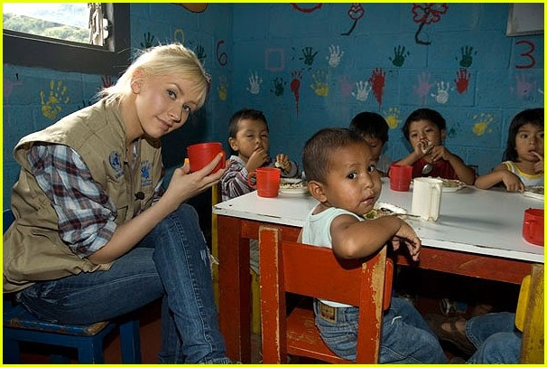 Christina Aguilera tình nguyện đến giúp đỡ trẻ em Guatemala ảnh 1 Christina Aguilera tình nguyện đến giúp đỡ trẻ em Guatemala ảnh 1