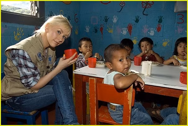Christina Aguilera tình nguyện đến giúp đỡ trẻ em Guatemala ảnh 1