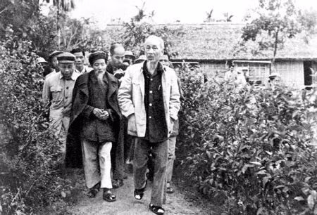 Sự nghiệp cách mạng của Chủ tịch Hồ Chí Minh qua ảnh (kỳ cuối) ảnh 43