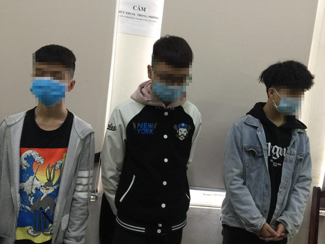 Các đối tượng có liên quan đến vụ việc nhiều người nước ngoài bị sàm sỡ ở hồ Tây tại cơ quan chức năng.