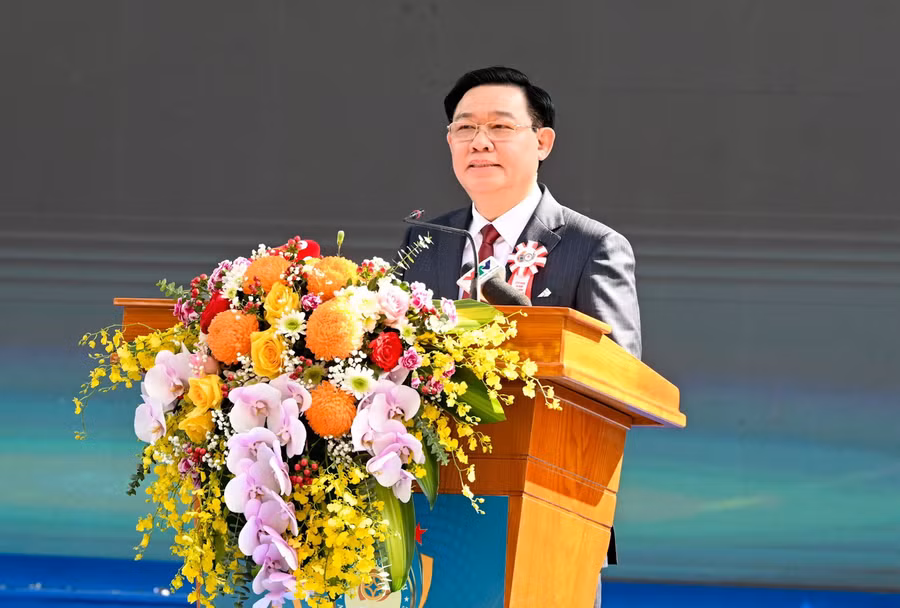 Chủ tịch Quốc hội Vương Đình Huệ phát biểu tại buổi lễ.