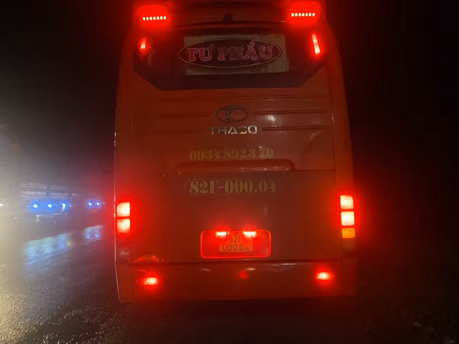 Tài xế điều khiển xe khách không có GPLX, vi phạm nồng độ cồn - Ảnh: TT.