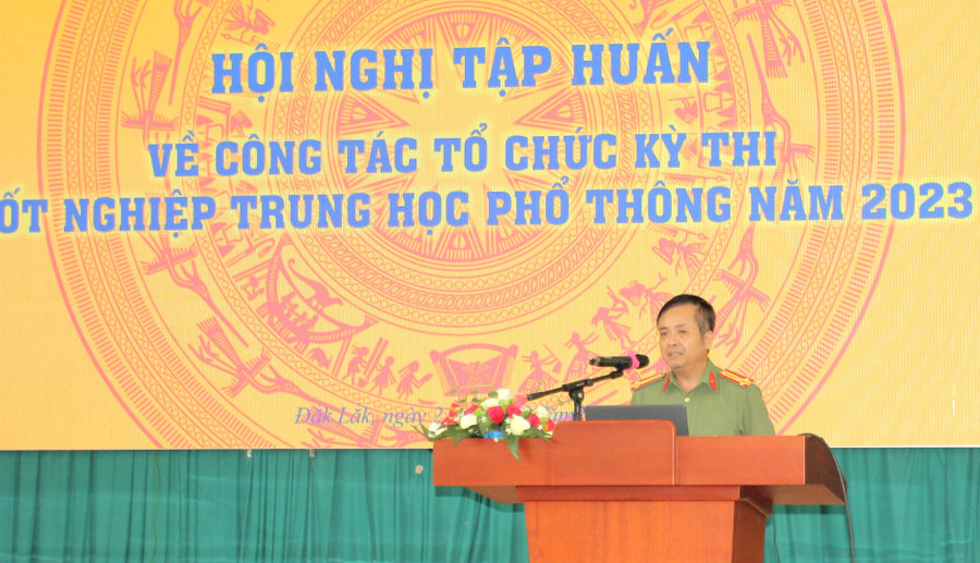 Thượng tá Nguyễn Đình Hường - Phó Trưởng phòng PA03 Công an tỉnh Đắk Lắk quán triệt công tác phối hợp tổ chức Kỳ thi (ảnh: Thành Tâm). Thượng tá Nguyễn Đình Hường - Phó Trưởng phòng PA03 Công an tỉnh Đắk Lắk quán triệt công tác phối hợp tổ chức Kỳ thi (ảnh: Thành Tâm).