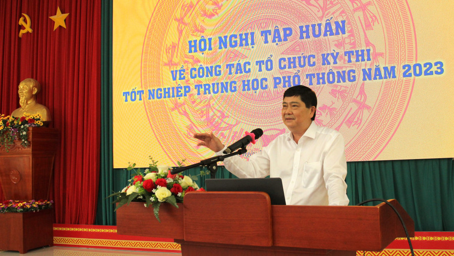 Ông Phạm Đăng Khoa - Giám đốc Sở GD&ĐT Đắk Lắk yêu cầu đội ngũ cán bộ quản lý, giáo viên, nhân viên không được chủ quan, lơ là trong bất kỳ khâu nào từ chuẩn bị cho đến tổ chức Kỳ thi tốt nghiệp THPT năm 2023 (ảnh: Thành Tâm). Ông Phạm Đăng Khoa - Giám đốc Sở GD&ĐT Đắk Lắk yêu cầu đội ngũ cán bộ quản lý, giáo viên, nhân viên không được chủ quan, lơ là trong bất kỳ khâu nào từ chuẩn bị cho đến tổ chức Kỳ thi tốt nghiệp THPT năm 2023 (ảnh: Thành Tâm).