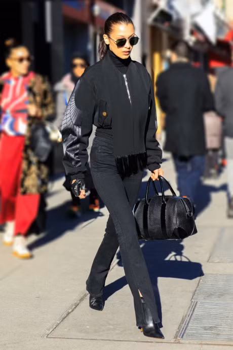 Bo suu tap quan jean pha cach cua Bella Hadid - Anh 1