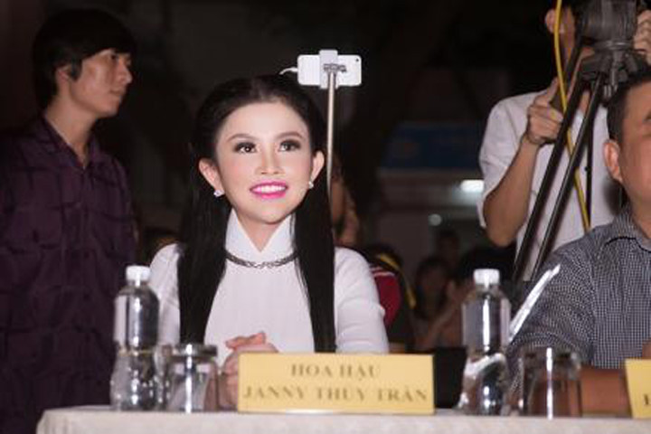 Hoa hậu Janny Thủy Trần làm giám khảo người dẫn chương trình VOV