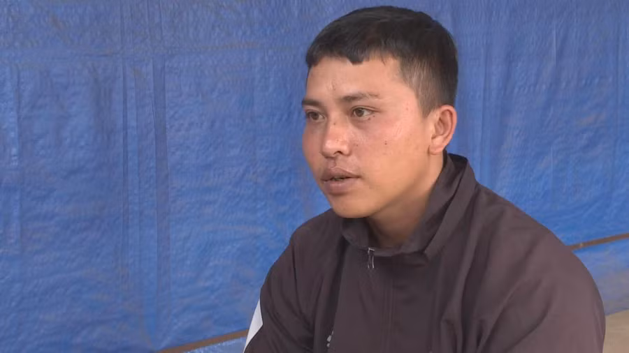 Đối tượng Hùng ra đầu thú sau khi sát hại tình địch (ảnh: SĐ).