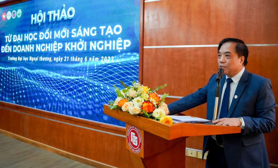 PGS.TS Bùi Anh Tuấn- Hiệu trưởng Trường ĐH Ngoại thương phát biểu tại Hội thảo. PGS.TS Bùi Anh Tuấn- Hiệu trưởng Trường ĐH Ngoại thương phát biểu tại Hội thảo.