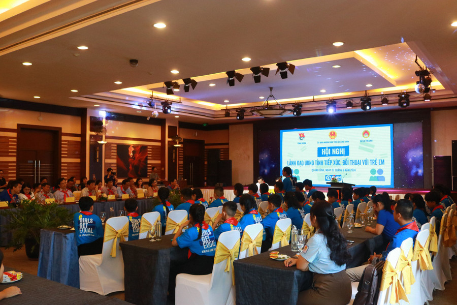 Phiên đối thoại là dịp để lãnh đạo các đơn vị, địa phương quan tâm, lắng nghe trẻ em nói. Từ đó có những giải pháp, chính sách phù hợp. Phiên đối thoại là dịp để lãnh đạo các đơn vị, địa phương quan tâm, lắng nghe trẻ em nói. Từ đó có những giải pháp, chính sách phù hợp.