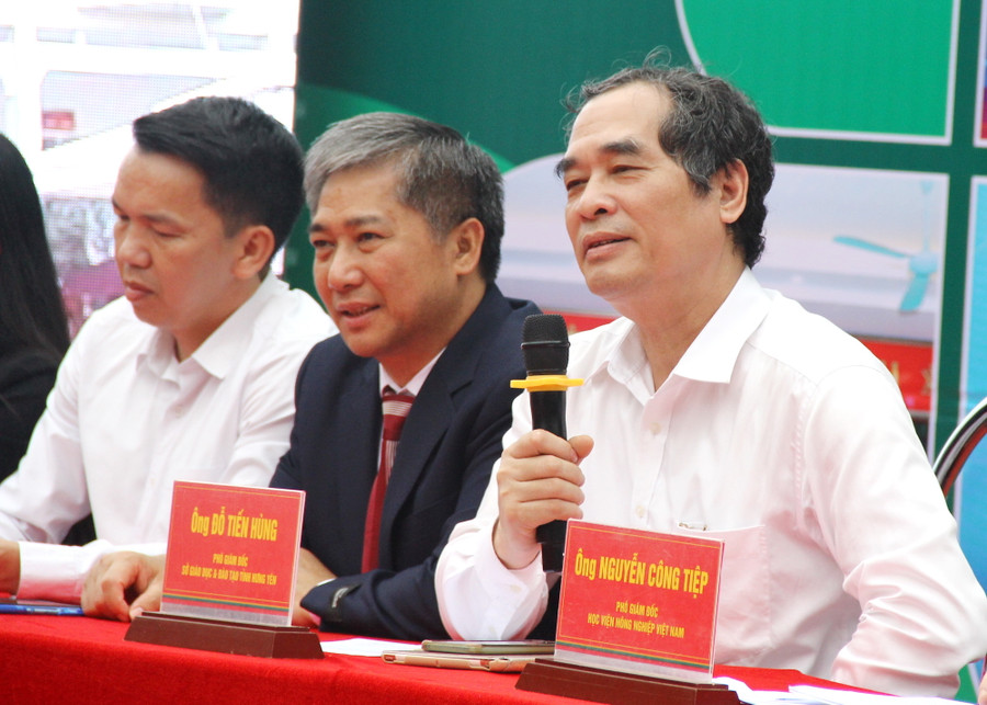 Ông Đỗ Tiến Hùng - Phó Giám đốc Sở GD&amp;ĐT Hưng Yên giải mã nhiều băn khoăn của học sinh.