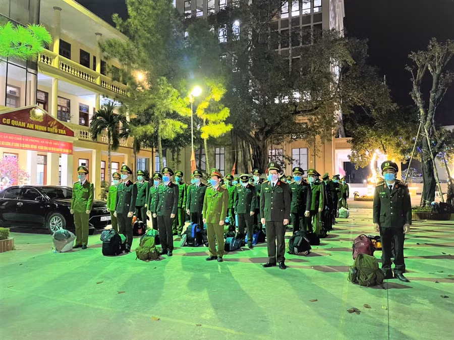 Lực lượng Công an tỉnh Hải Dương được tăng cường cho các chốt kiểm soát.