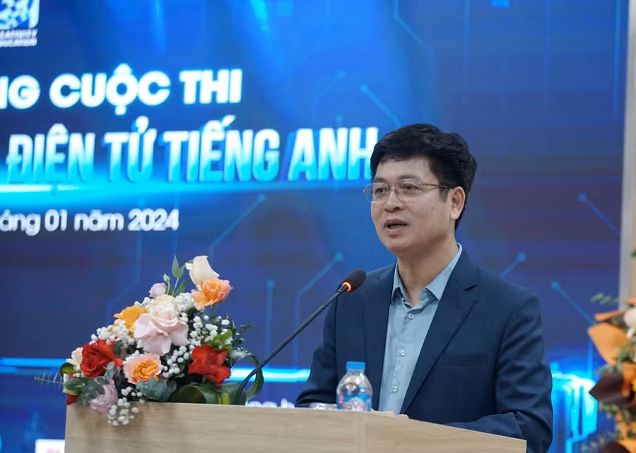 PGS.TS Nguyễn Xuân Thành – Vụ trưởng Vụ Giáo dục Trung học (Bộ GD&amp;ĐT) phát biểu tại buổi lễ.