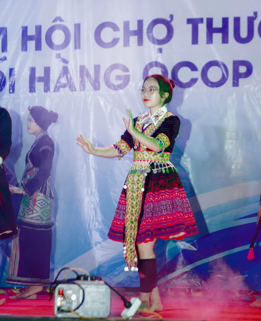 Ngoài học tập, Hương Giang tham gia nhiều hoạt động ngoại khóa khác.