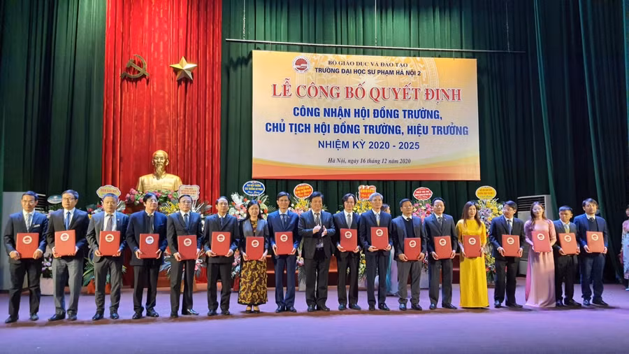 Các thành viên HĐT nhiệm kỳ 2020 - 2025 ra mắt