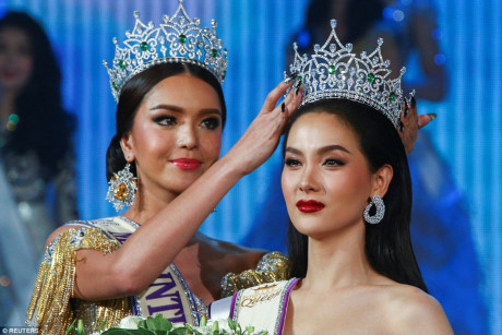 Nhìn gần nhan sắc của tân Hoa hậu chuyển giới quốc tế - Ảnh 8 Nhin gan nhan sac cua tan Hoa hau chuyen gioi quoc te - Anh 8