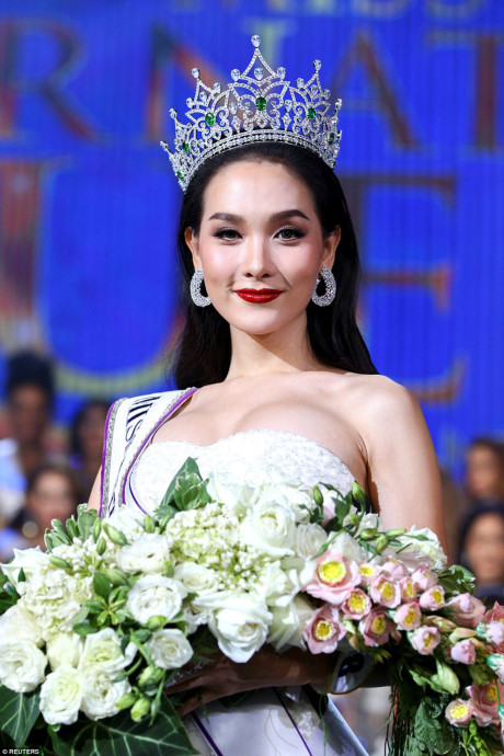Nhìn gần nhan sắc của tân Hoa hậu chuyển giới quốc tế - Ảnh 10 Nhin gan nhan sac cua tan Hoa hau chuyen gioi quoc te - Anh 10