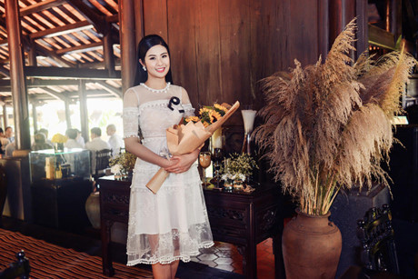 Huyền My, Ngọc Hân gây Huyen My, Ngoc Han gay