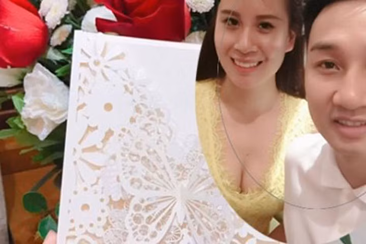 Lộ thiệp cưới cầu kỳ của MC Thành Trung và bạn gái 9x