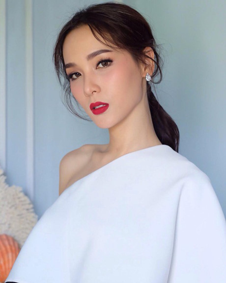 Nhìn gần nhan sắc của tân Hoa hậu chuyển giới quốc tế - Ảnh 13 Nhin gan nhan sac cua tan Hoa hau chuyen gioi quoc te - Anh 13