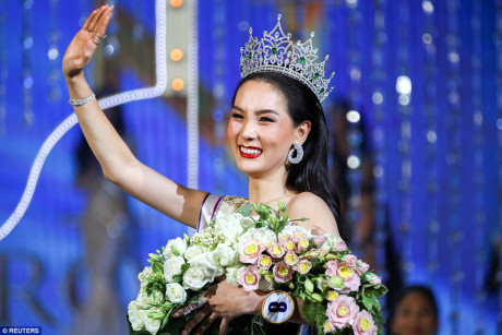 Nhìn gần nhan sắc của tân Hoa hậu chuyển giới quốc tế - Ảnh 9 Nhin gan nhan sac cua tan Hoa hau chuyen gioi quoc te - Anh 9