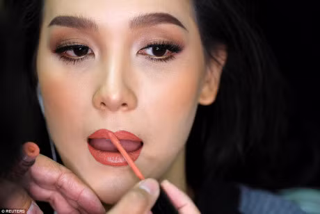 Nhin gan nhan sac cua tan Hoa hau chuyen gioi quoc te - Anh 5