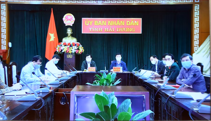 Lãnh đạo tỉnh Hải Dương báo cáo trực tuyến tại cuộc họp. Ảnh: VGP