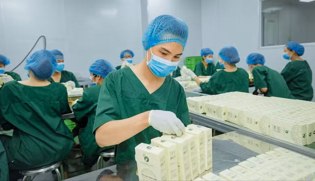 Nhằm thực hiện cam kết về chất lượng cũng như hành động thiết thực để bảo vệ quyền lợi người tiêu dùng trước vấn nạn hàng giả, Cường Anh Authentic chú trọng đến khâu đóng gói sản phẩm.