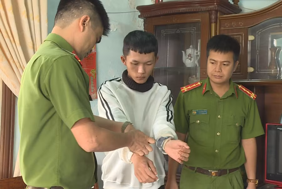 Quang bị cơ quan công an bắt giữ.