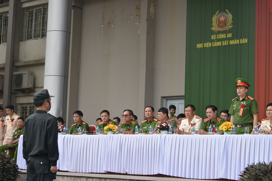 Trong 15 năm qua, kể từ khi được thành lập, được sự quan tâm, chỉ đạo của Ban Giám đốc Học viện, Khoa Cảnh sát vũ trang đã đào tạo ra trường với hàng nghìn sinh viên chuyên ngành tham mưu, chỉ huy vũ trang bảo vệ ANTT các hệ đào tạo, liên thông, vừa làm, vừa học trong và ngoài Học viện.