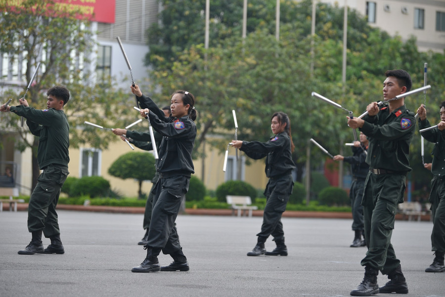 Mãn nhãn màn trình diễn giải cứu con tin của chiến sĩ Cảnh sát cơ động ảnh 13