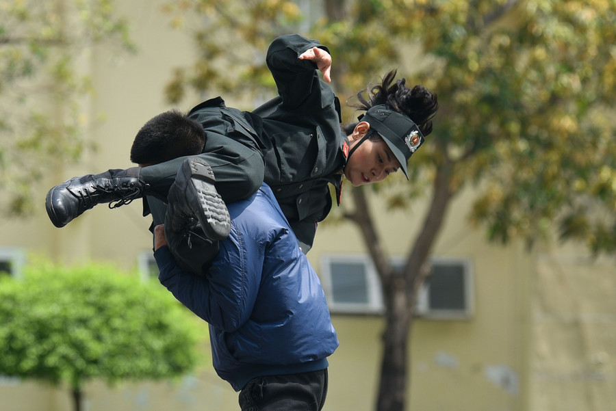 Mãn nhãn màn trình diễn giải cứu con tin của chiến sĩ Cảnh sát cơ động ảnh 20